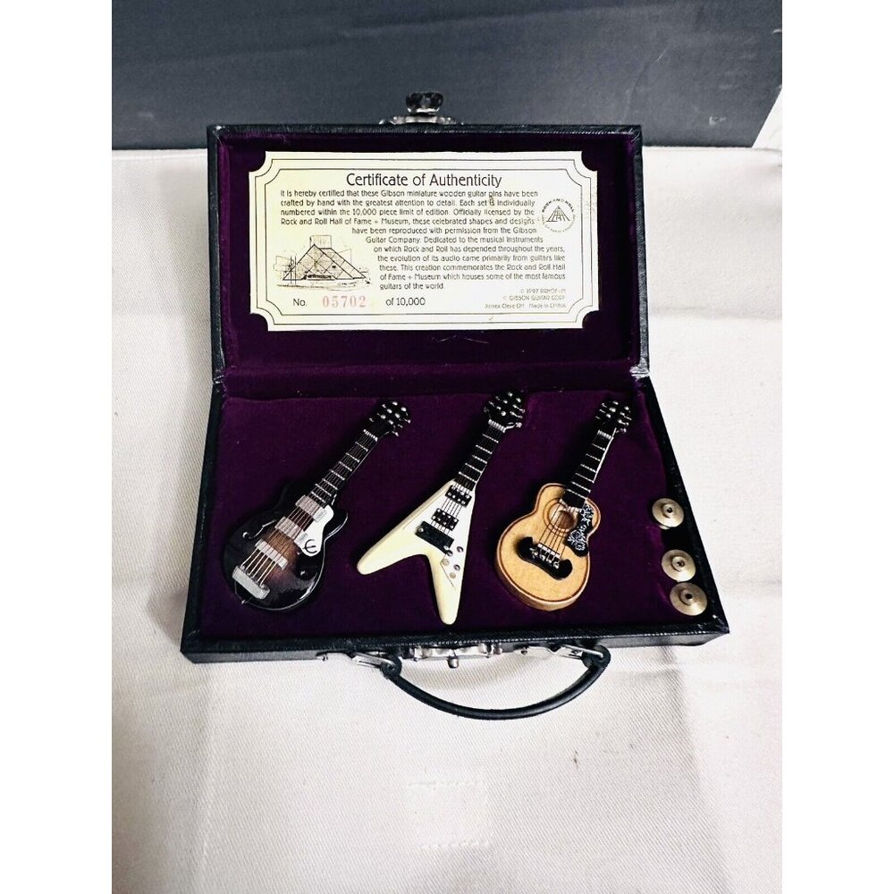 1997 Gibson Miniature Wood Guitar Pins 05702 of 10,000 With‎ Case